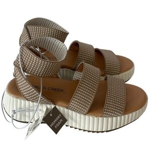 Falls Creek Women's Cream and Tan Platform Memory Foam‎ Sandals 6 NWT